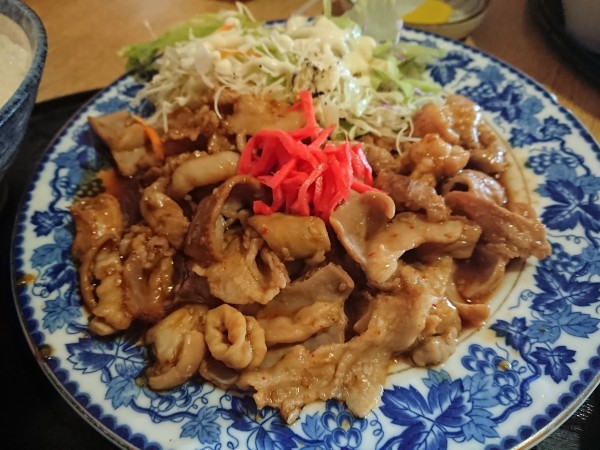 名物はホルモン定食!
