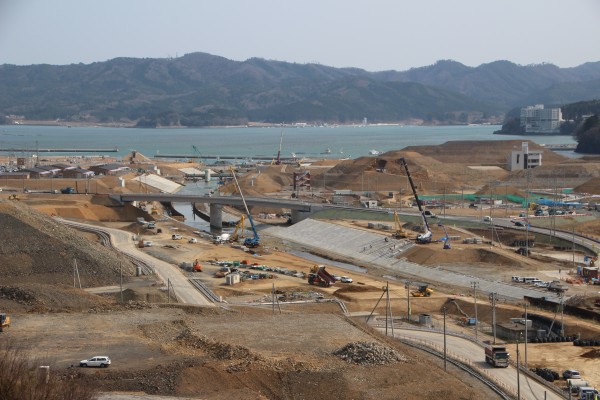 高台から見る復興状況(志津川地区)